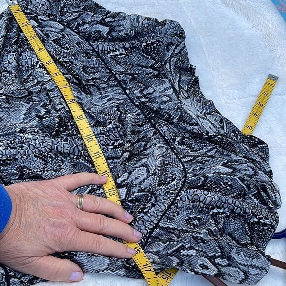 BCBG Maxazria size small snake print dress. - Picture 9 of 11